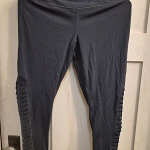 NWOT Victoria Sport High-Rise Total Knockout Leggings – Charcoal Gray Sz L